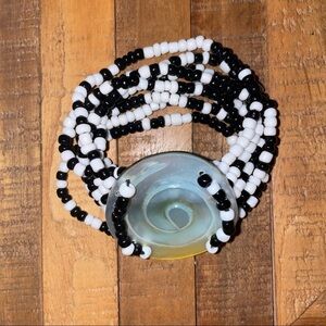 BNWOT mother of the pearl beads bracelet